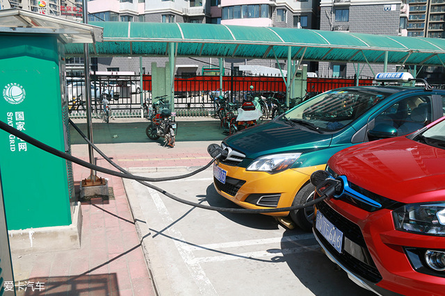 女神（經(jīng)）新能源用車(chē)記；充電省錢(qián)；北汽EX200